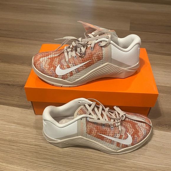Nike Metcon 6 Desert Sand Summit White Women Sizes DJ3076-064 New Training - Picture 1 of 11